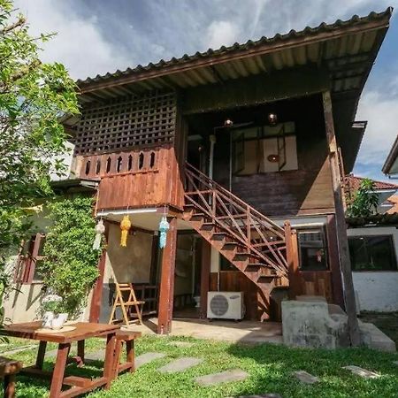 Хостел Nearthepark Backpack House Чиангмай Экстерьер фото