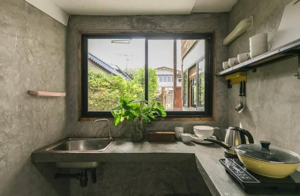 Хостел Nearthepark Backpack House Чиангмай Экстерьер фото